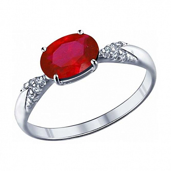 Серебряное кольцо с рубиновым корундом и фианитами