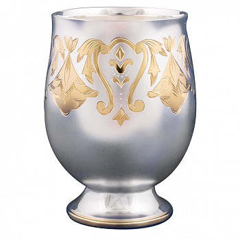 Золоченый серебряный стакан с узором